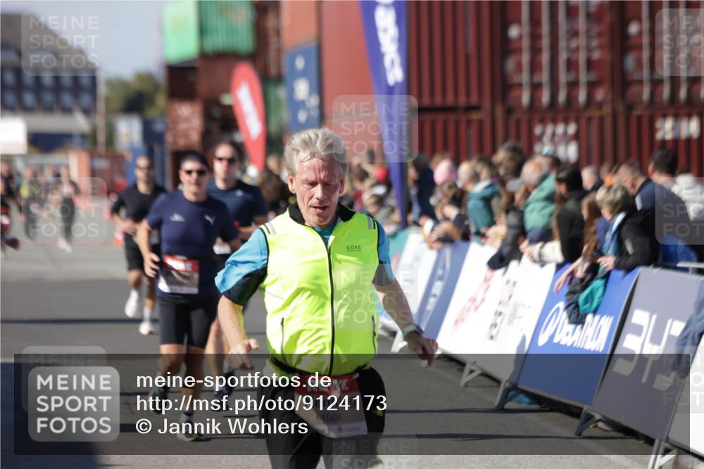 03.10.2025 - Köhlbrandbrückenlauf Jannik Wohlers http://msf.ph/oto/9124173 03.10.2025 13:06:07 Ziel 4302, 4327, 4328, 4504, 4635, 4738, 4761, 4954, 5096, 6158, 6222, 6224, 6305, 6323, 6356, 6510 meine-sportfotos.de