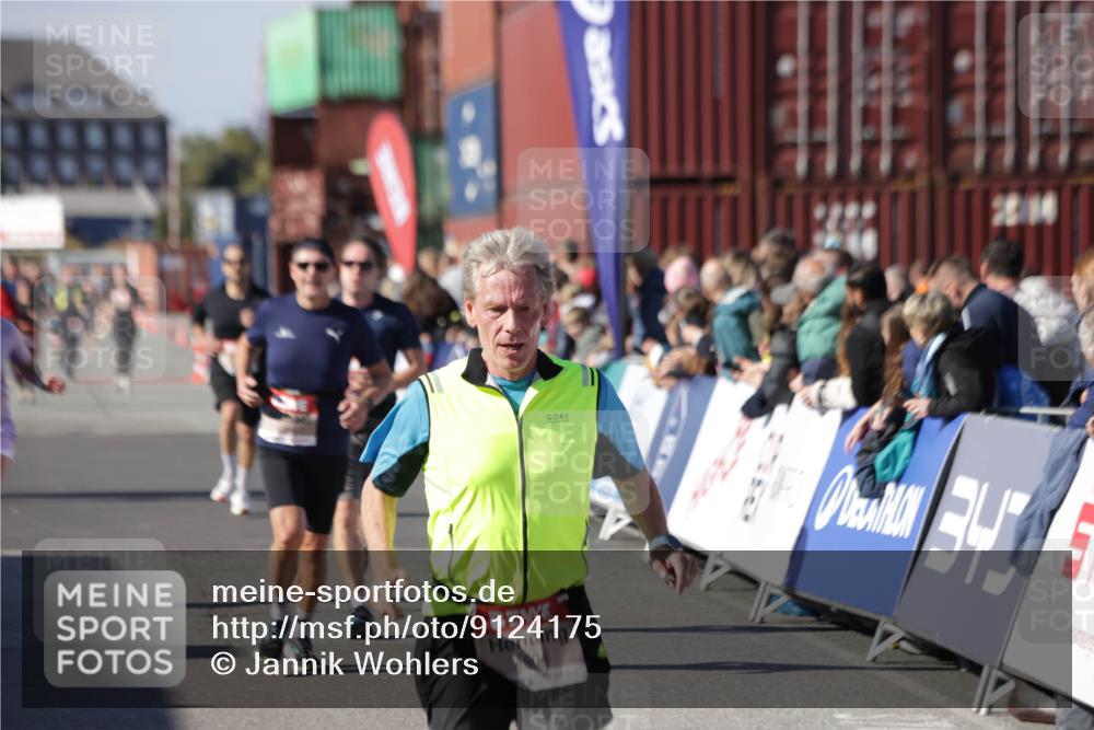 03.10.2025 - Köhlbrandbrückenlauf Jannik Wohlers http://msf.ph/oto/9124175 03.10.2025 13:06:07 Ziel 4302, 4327, 4328, 4504, 4635, 4738, 4761, 4954, 5096, 6158, 6222, 6224, 6305, 6323, 6356, 6510 meine-sportfotos.de