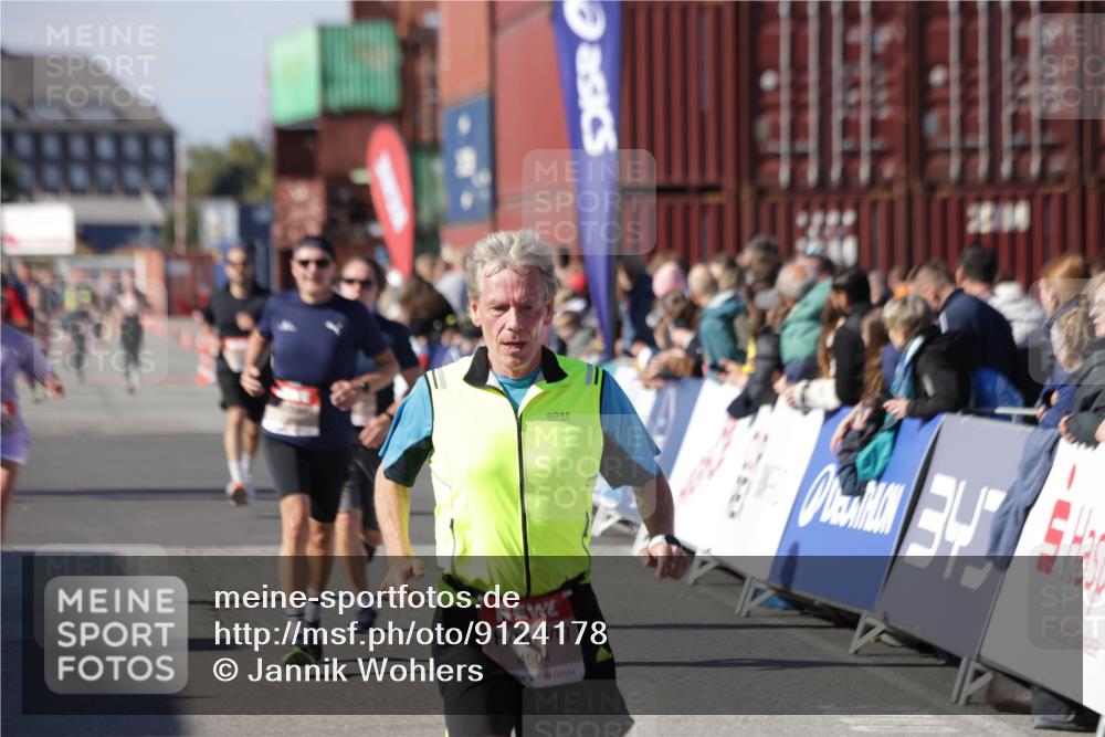 03.10.2025 - Köhlbrandbrückenlauf Jannik Wohlers http://msf.ph/oto/9124178 03.10.2025 13:06:07 Ziel 4302, 4327, 4328, 4504, 4635, 4738, 4761, 4954, 5096, 6158, 6222, 6224, 6305, 6323, 6356, 6510 meine-sportfotos.de