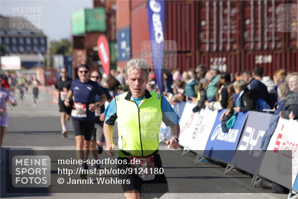 03.10.2025 - Köhlbrandbrückenlauf Jannik Wohlers http://msf.ph/oto/9124180 03.10.2025 13:06:07 Ziel 4302, 4327, 4328, 4504, 4635, 4738, 4761, 4954, 5096, 6158, 6222, 6224, 6305, 6323, 6356, 6510 meine-sportfotos.de