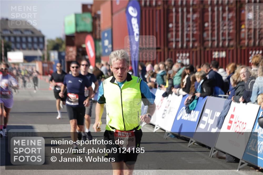 03.10.2025 - Köhlbrandbrückenlauf Jannik Wohlers http://msf.ph/oto/9124185 03.10.2025 13:06:07 Ziel 4302, 4327, 4328, 4504, 4635, 4738, 4761, 4954, 5096, 6158, 6222, 6224, 6305, 6323, 6356, 6510 meine-sportfotos.de