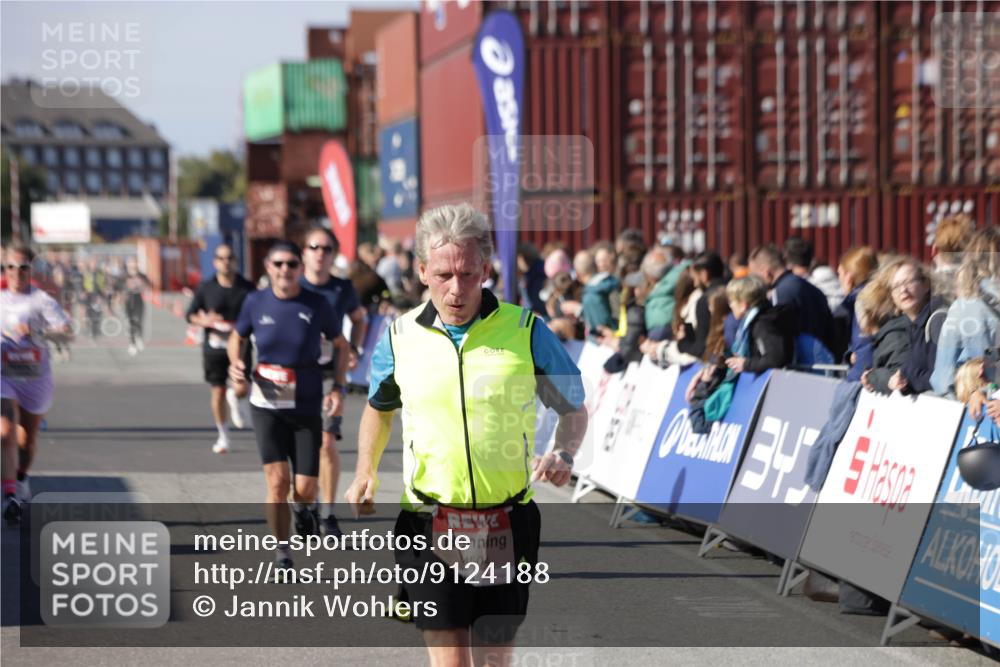 03.10.2025 - Köhlbrandbrückenlauf Jannik Wohlers http://msf.ph/oto/9124188 03.10.2025 13:06:07 Ziel 4302, 4327, 4328, 4504, 4635, 4738, 4761, 4954, 5096, 6158, 6222, 6224, 6305, 6323, 6356, 6510 meine-sportfotos.de