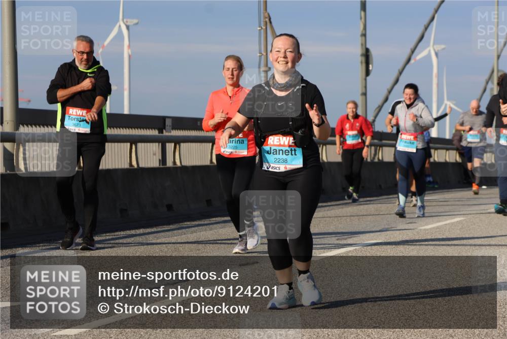 03.10.2025 - Köhlbrandbrückenlauf Strokosch-Dieckow http://msf.ph/oto/9124201 03.10.2025 10:04:14 Position 2 3673, 3225, 2238 meine-sportfotos.de
