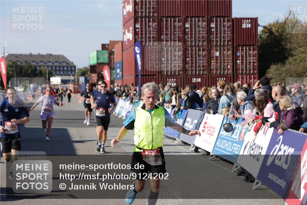 03.10.2025 - Köhlbrandbrückenlauf Jannik Wohlers http://msf.ph/oto/9124202 03.10.2025 13:06:08 Ziel 4302, 4504, 4635, 4738, 4954, 5096, 6158, 6222, 6224, 6305, 6323, 6356, 6510 meine-sportfotos.de