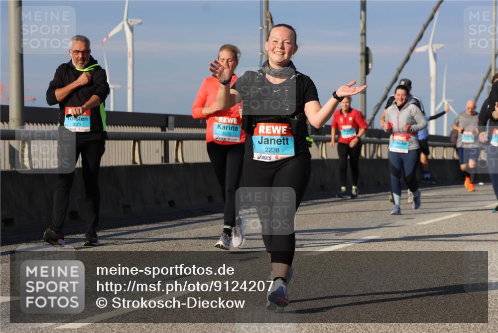 03.10.2025 - Köhlbrandbrückenlauf Strokosch-Dieckow http://msf.ph/oto/9124207 03.10.2025 10:04:14 Position 2 3673, 3225, 2238 meine-sportfotos.de