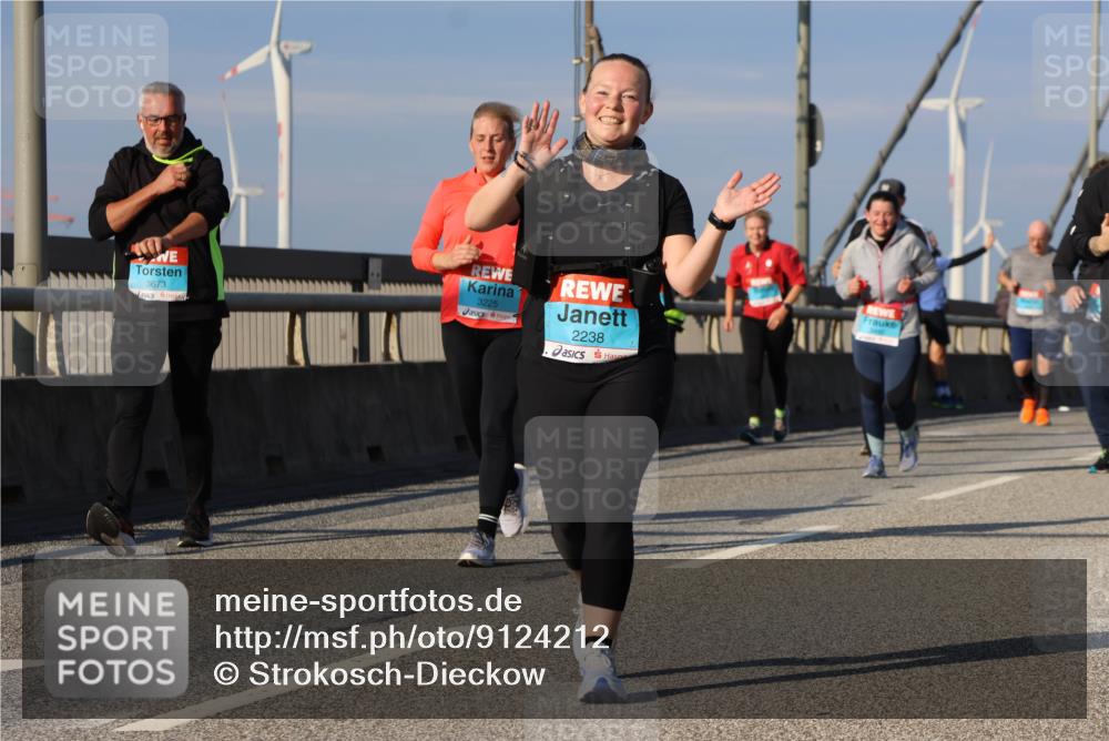 03.10.2025 - Köhlbrandbrückenlauf Strokosch-Dieckow http://msf.ph/oto/9124212 03.10.2025 10:04:14 Position 2 3673, 3225, 2238 meine-sportfotos.de