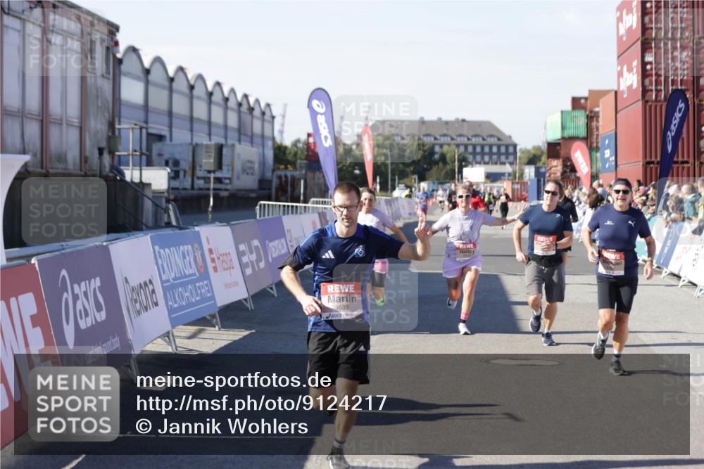 03.10.2025 - Köhlbrandbrückenlauf Jannik Wohlers http://msf.ph/oto/9124217 03.10.2025 13:06:09 Ziel 4302, 4504, 4635, 4738, 4954, 5096, 6158, 6222, 6224, 6323, 6356, 6510, 6850 meine-sportfotos.de