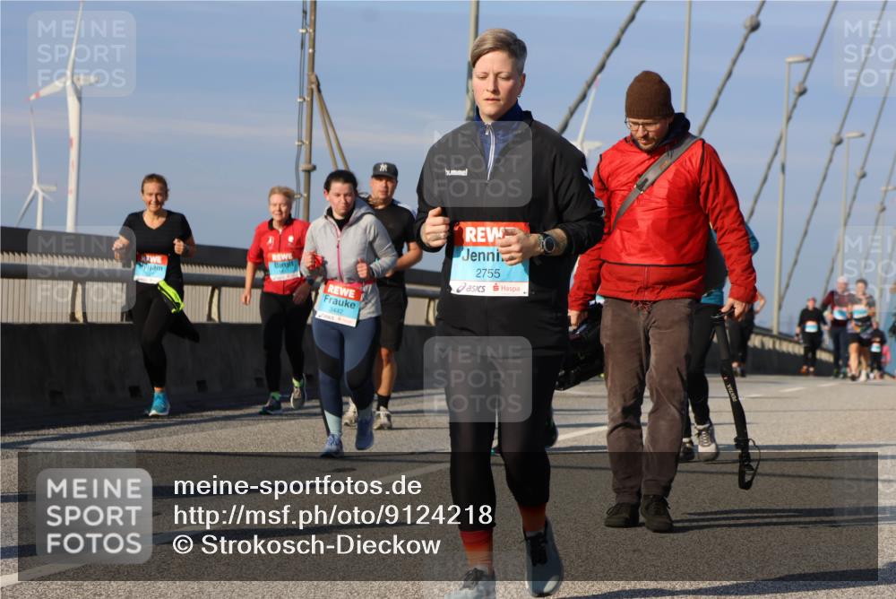 03.10.2025 - Köhlbrandbrückenlauf Strokosch-Dieckow http://msf.ph/oto/9124218 03.10.2025 10:04:17 Position 2 3442, 2755 meine-sportfotos.de