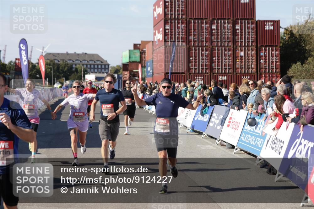 03.10.2025 - Köhlbrandbrückenlauf Jannik Wohlers http://msf.ph/oto/9124227 03.10.2025 13:06:10 Ziel 4504, 4635, 4738, 5096, 6222, 6224, 6323, 6356, 6510, 6850 meine-sportfotos.de