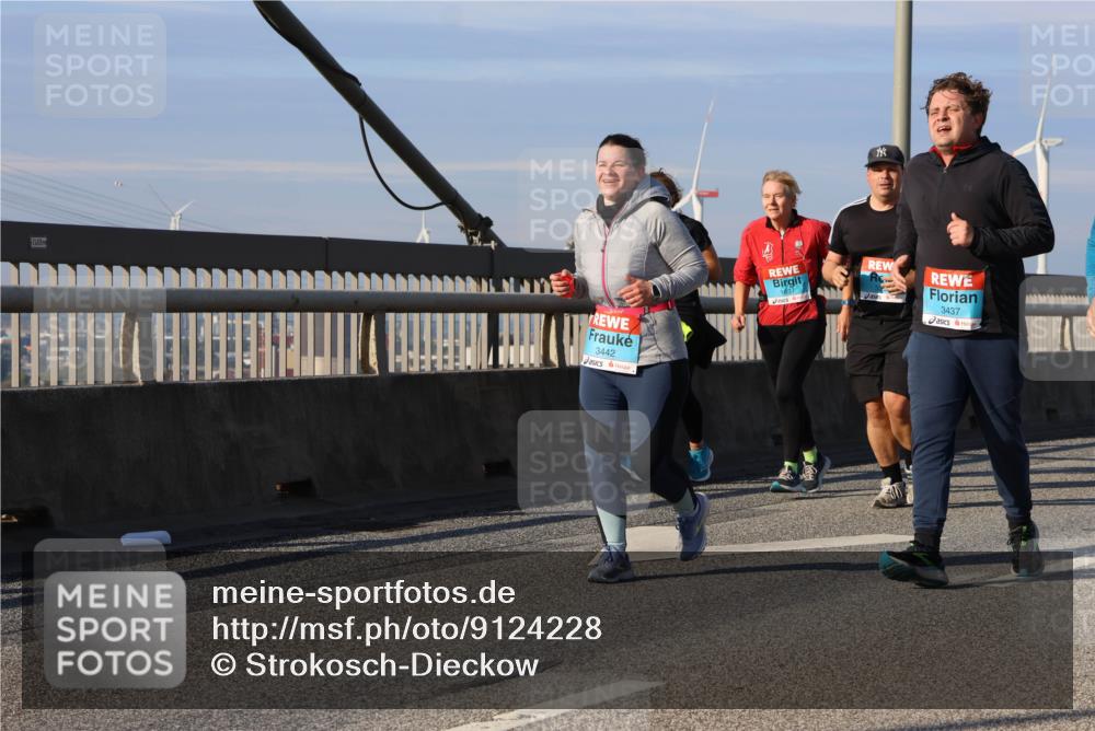 03.10.2025 - Köhlbrandbrückenlauf Strokosch-Dieckow http://msf.ph/oto/9124228 03.10.2025 10:04:21 Position 2 10, 3442, 3437 meine-sportfotos.de