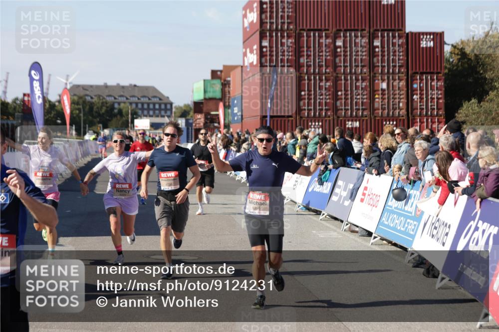 03.10.2025 - Köhlbrandbrückenlauf Jannik Wohlers http://msf.ph/oto/9124231 03.10.2025 13:06:10 Ziel 4504, 4635, 4738, 5096, 6222, 6224, 6323, 6356, 6510, 6850 meine-sportfotos.de