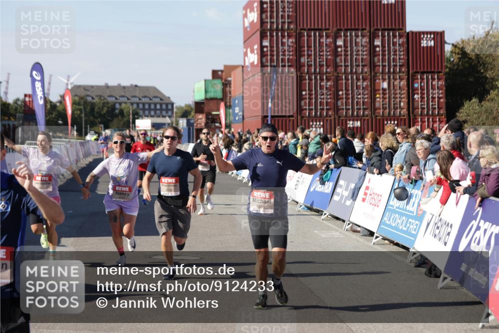 03.10.2025 - Köhlbrandbrückenlauf Jannik Wohlers http://msf.ph/oto/9124233 03.10.2025 13:06:10 Ziel 4504, 4635, 4738, 5096, 6222, 6224, 6323, 6356, 6510, 6850 meine-sportfotos.de