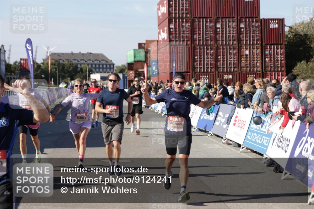 03.10.2025 - Köhlbrandbrückenlauf Jannik Wohlers http://msf.ph/oto/9124241 03.10.2025 13:06:10 Ziel 4504, 4635, 4738, 5096, 6222, 6224, 6323, 6356, 6510, 6850 meine-sportfotos.de