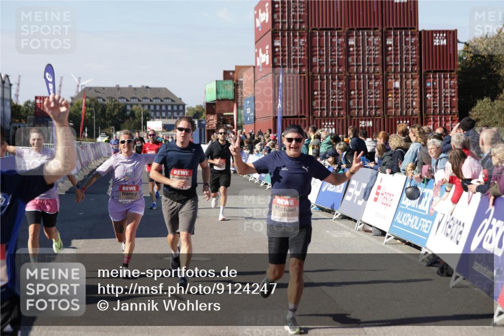 03.10.2025 - Köhlbrandbrückenlauf Jannik Wohlers http://msf.ph/oto/9124247 03.10.2025 13:06:11 Ziel 4504, 4635, 4738, 5096, 6222, 6224, 6323, 6356, 6510, 6850 meine-sportfotos.de