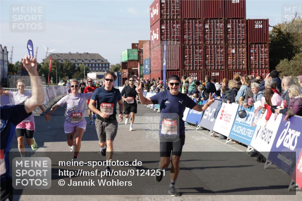 03.10.2025 - Köhlbrandbrückenlauf Jannik Wohlers http://msf.ph/oto/9124251 03.10.2025 13:06:11 Ziel 4504, 4635, 4738, 5096, 6222, 6224, 6323, 6356, 6510, 6850 meine-sportfotos.de