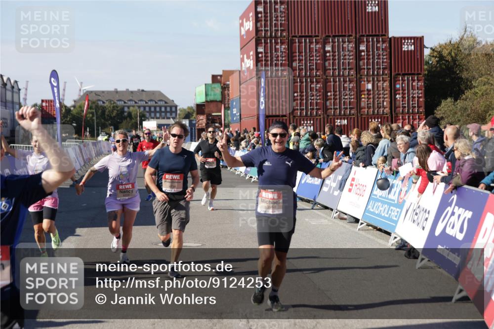 03.10.2025 - Köhlbrandbrückenlauf Jannik Wohlers http://msf.ph/oto/9124253 03.10.2025 13:06:11 Ziel 4504, 4635, 4738, 5096, 6222, 6224, 6323, 6356, 6510, 6850 meine-sportfotos.de