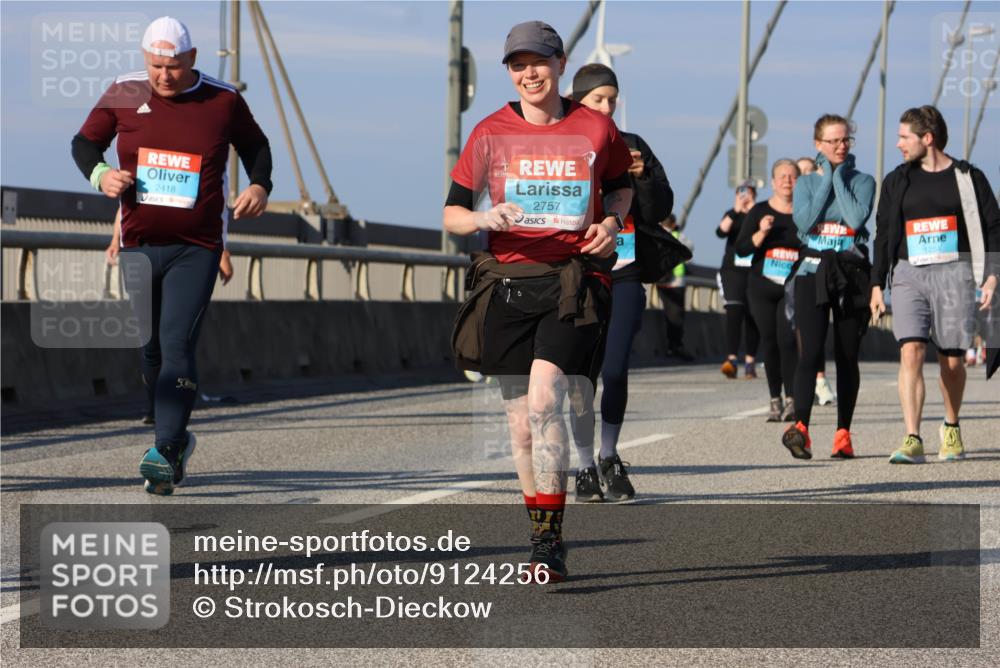 03.10.2025 - Köhlbrandbrückenlauf Strokosch-Dieckow http://msf.ph/oto/9124256 03.10.2025 10:04:36 Position 2 2418, 2757, 1254 meine-sportfotos.de