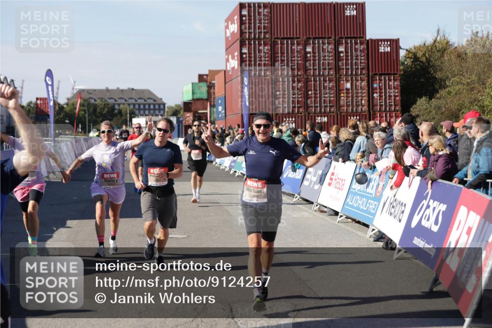 03.10.2025 - Köhlbrandbrückenlauf Jannik Wohlers http://msf.ph/oto/9124257 03.10.2025 13:06:11 Ziel 4504, 4635, 4738, 5096, 6222, 6224, 6323, 6356, 6510, 6850 meine-sportfotos.de