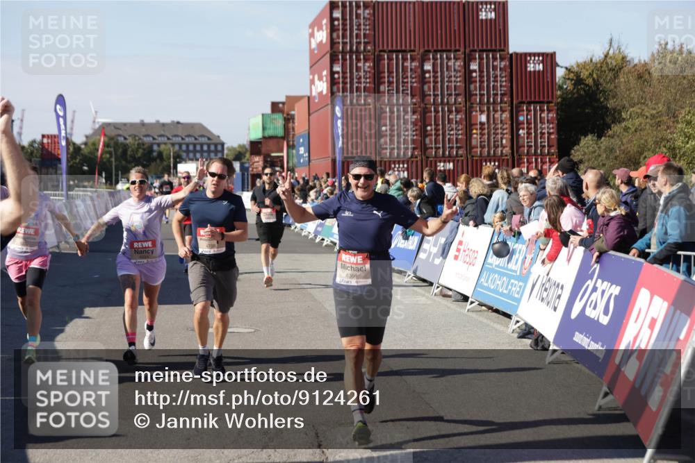 03.10.2025 - Köhlbrandbrückenlauf Jannik Wohlers http://msf.ph/oto/9124261 03.10.2025 13:06:11 Ziel 4504, 4635, 4738, 5096, 6222, 6224, 6323, 6356, 6510, 6850 meine-sportfotos.de