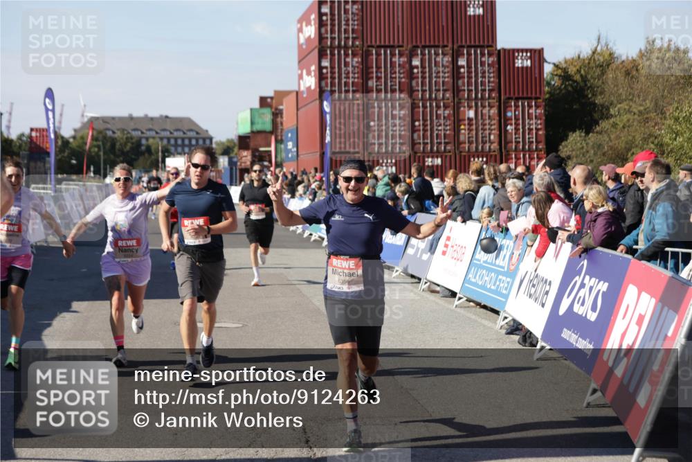 03.10.2025 - Köhlbrandbrückenlauf Jannik Wohlers http://msf.ph/oto/9124263 03.10.2025 13:06:11 Ziel 4504, 4635, 4738, 5096, 6222, 6224, 6323, 6356, 6510, 6850 meine-sportfotos.de