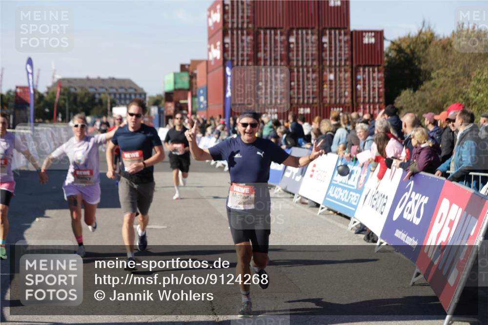 03.10.2025 - Köhlbrandbrückenlauf Jannik Wohlers http://msf.ph/oto/9124268 03.10.2025 13:06:11 Ziel 4504, 4635, 4738, 5096, 6222, 6224, 6323, 6356, 6510, 6850 meine-sportfotos.de