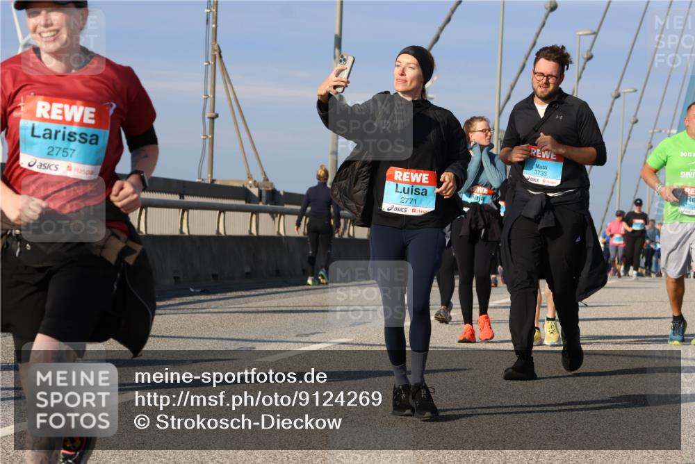 03.10.2025 - Köhlbrandbrückenlauf Strokosch-Dieckow http://msf.ph/oto/9124269 03.10.2025 10:04:38 Position 2 2757, 3733, 2771 meine-sportfotos.de