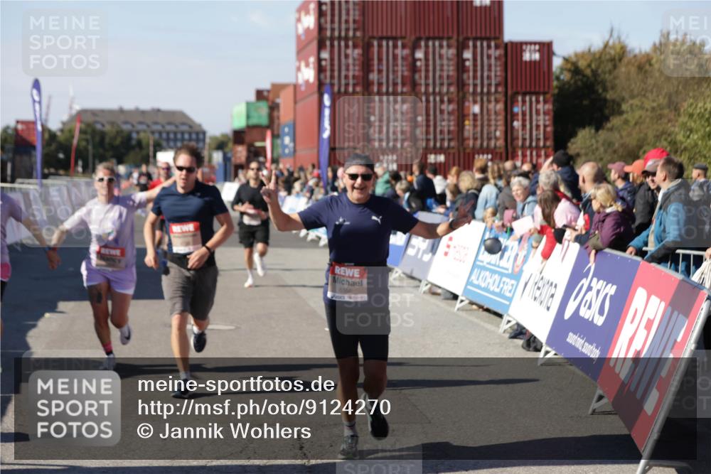 03.10.2025 - Köhlbrandbrückenlauf Jannik Wohlers http://msf.ph/oto/9124270 03.10.2025 13:06:11 Ziel 4504, 4635, 4738, 5096, 6222, 6224, 6323, 6356, 6510, 6850 meine-sportfotos.de