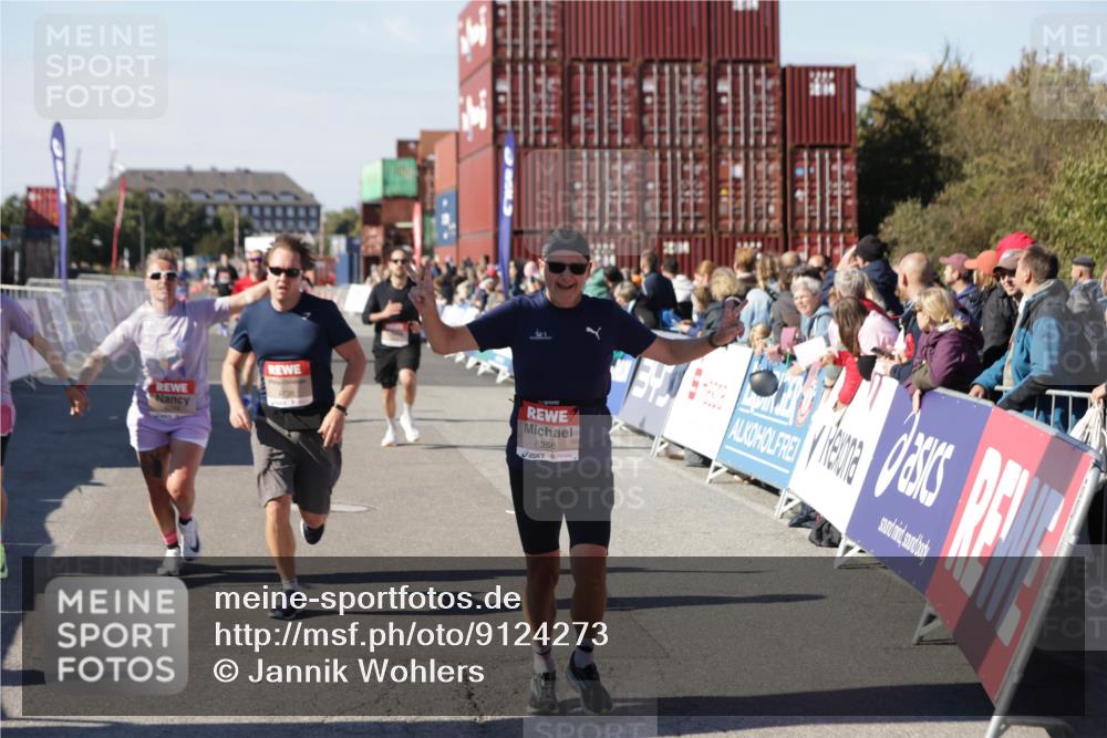 03.10.2025 - Köhlbrandbrückenlauf Jannik Wohlers http://msf.ph/oto/9124273 03.10.2025 13:06:11 Ziel 4504, 4635, 4738, 5096, 6222, 6224, 6323, 6356, 6510, 6850 meine-sportfotos.de
