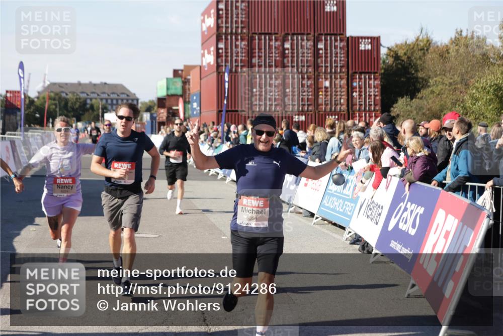 03.10.2025 - Köhlbrandbrückenlauf Jannik Wohlers http://msf.ph/oto/9124286 03.10.2025 13:06:11 Ziel 4504, 4635, 4738, 5096, 6222, 6224, 6323, 6356, 6510, 6850 meine-sportfotos.de