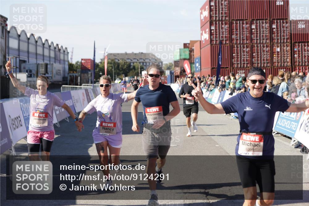 03.10.2025 - Köhlbrandbrückenlauf Jannik Wohlers http://msf.ph/oto/9124291 03.10.2025 13:06:12 Ziel 4504, 4635, 4738, 6222, 6224, 6323, 6356, 6510, 6850 meine-sportfotos.de
