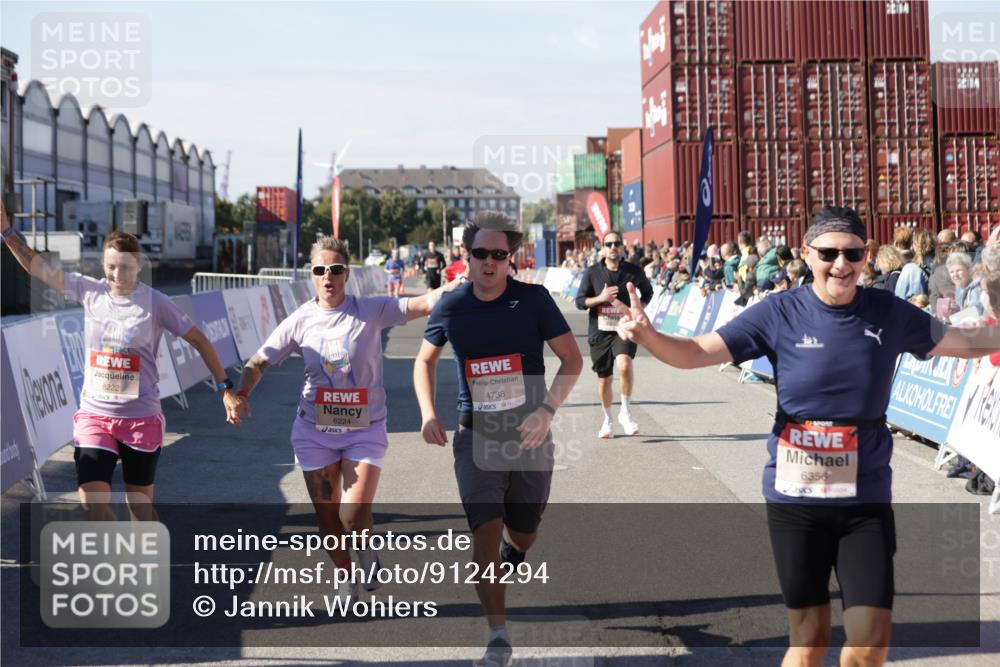03.10.2025 - Köhlbrandbrückenlauf Jannik Wohlers http://msf.ph/oto/9124294 03.10.2025 13:06:12 Ziel 4504, 4635, 4738, 6222, 6224, 6323, 6356, 6510, 6850 meine-sportfotos.de