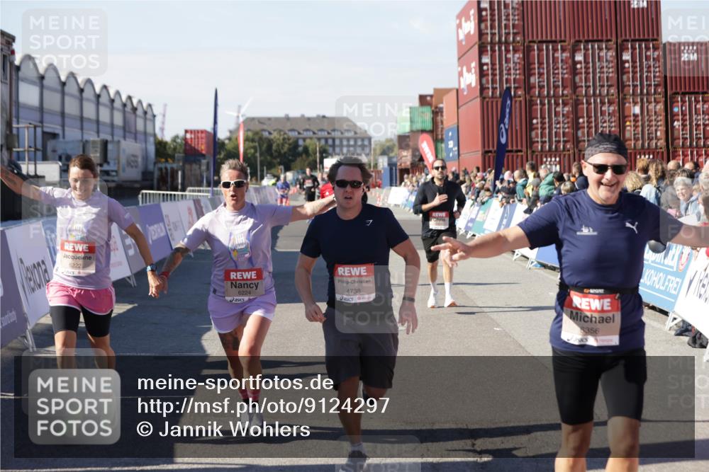 03.10.2025 - Köhlbrandbrückenlauf Jannik Wohlers http://msf.ph/oto/9124297 03.10.2025 13:06:12 Ziel 4504, 4635, 4738, 6222, 6224, 6323, 6356, 6510, 6850 meine-sportfotos.de