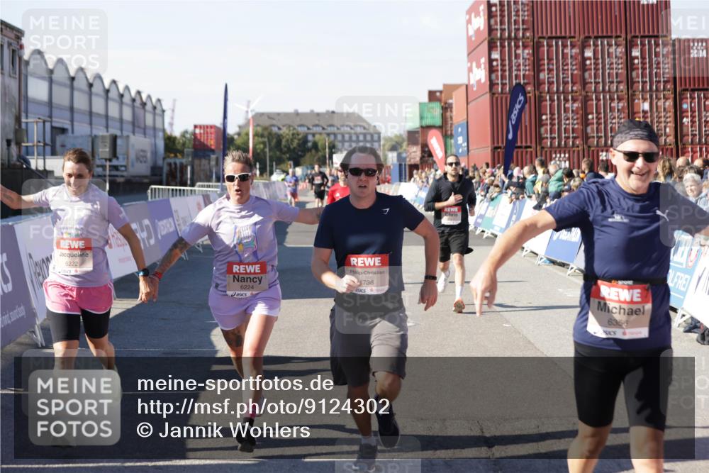 03.10.2025 - Köhlbrandbrückenlauf Jannik Wohlers http://msf.ph/oto/9124302 03.10.2025 13:06:12 Ziel 4504, 4635, 4738, 6222, 6224, 6323, 6356, 6510, 6850 meine-sportfotos.de
