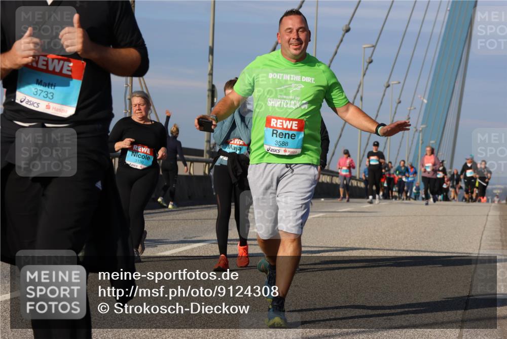 03.10.2025 - Köhlbrandbrückenlauf Strokosch-Dieckow http://msf.ph/oto/9124308 03.10.2025 10:04:42 Position 2 3733, 3130, 3588 meine-sportfotos.de
