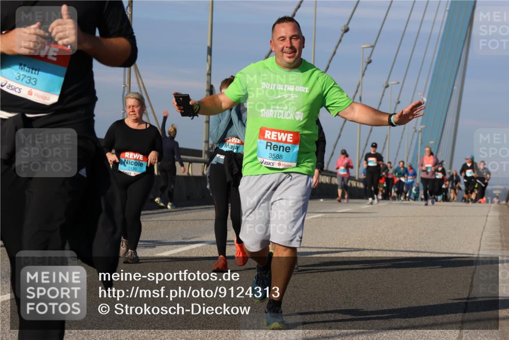 03.10.2025 - Köhlbrandbrückenlauf Strokosch-Dieckow http://msf.ph/oto/9124313 03.10.2025 10:04:42 Position 2 3733, 3130, 3588 meine-sportfotos.de