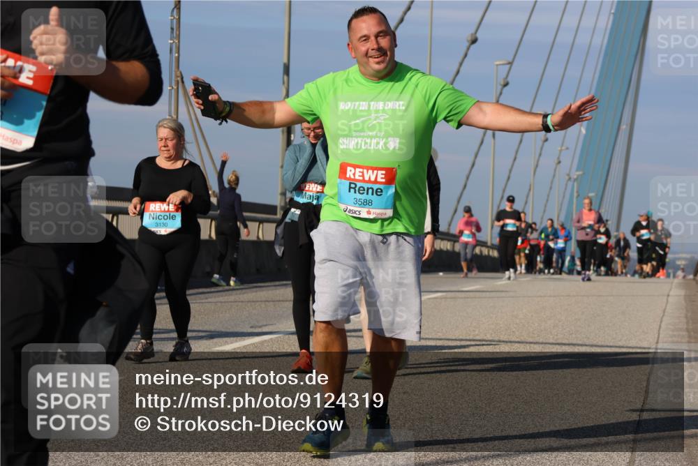 03.10.2025 - Köhlbrandbrückenlauf Strokosch-Dieckow http://msf.ph/oto/9124319 03.10.2025 10:04:42 Position 2 3130, 3588 meine-sportfotos.de