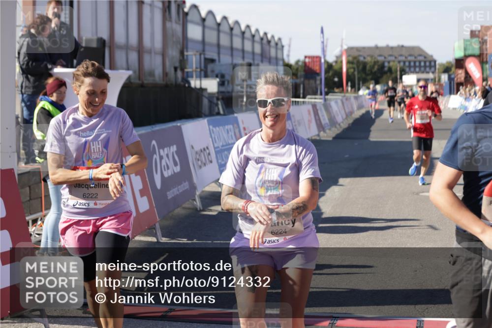 03.10.2025 - Köhlbrandbrückenlauf Jannik Wohlers http://msf.ph/oto/9124332 03.10.2025 13:06:13 Ziel 4504, 4635, 4738, 6222, 6224, 6323, 6356, 6510, 6850 meine-sportfotos.de