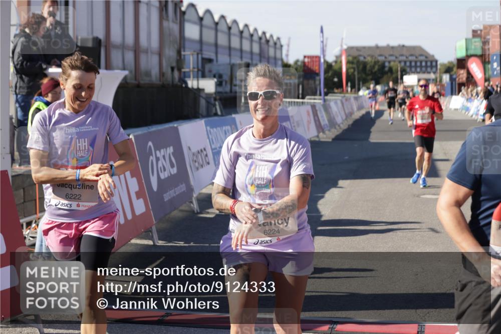 03.10.2025 - Köhlbrandbrückenlauf Jannik Wohlers http://msf.ph/oto/9124333 03.10.2025 13:06:13 Ziel 4504, 4635, 4738, 6222, 6224, 6323, 6356, 6510, 6850 meine-sportfotos.de