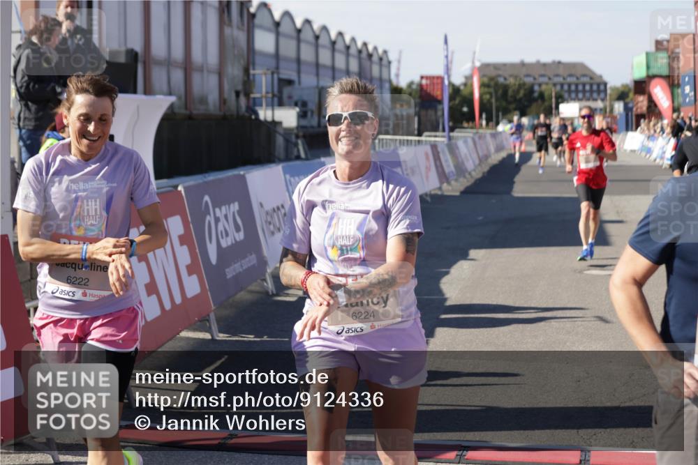 03.10.2025 - Köhlbrandbrückenlauf Jannik Wohlers http://msf.ph/oto/9124336 03.10.2025 13:06:13 Ziel 4504, 4635, 4738, 6222, 6224, 6323, 6356, 6510, 6850 meine-sportfotos.de