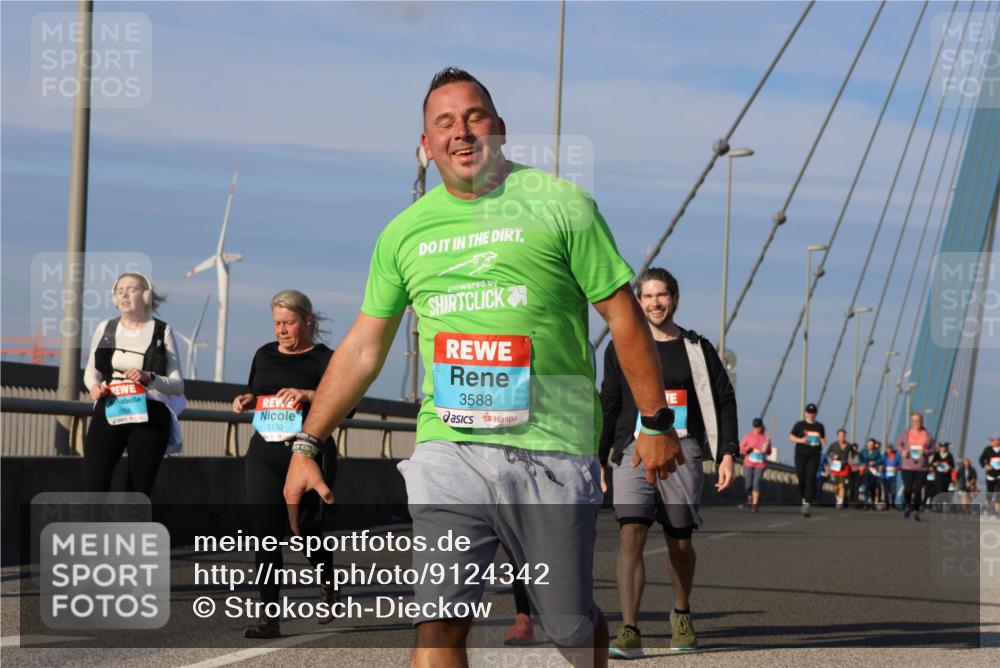 03.10.2025 - Köhlbrandbrückenlauf Strokosch-Dieckow http://msf.ph/oto/9124342 03.10.2025 10:04:43 Position 2 3130, 3588 meine-sportfotos.de