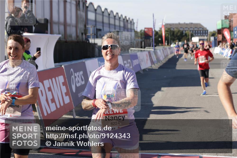 03.10.2025 - Köhlbrandbrückenlauf Jannik Wohlers http://msf.ph/oto/9124343 03.10.2025 13:06:13 Ziel 4504, 4635, 4738, 6222, 6224, 6323, 6356, 6510, 6850 meine-sportfotos.de