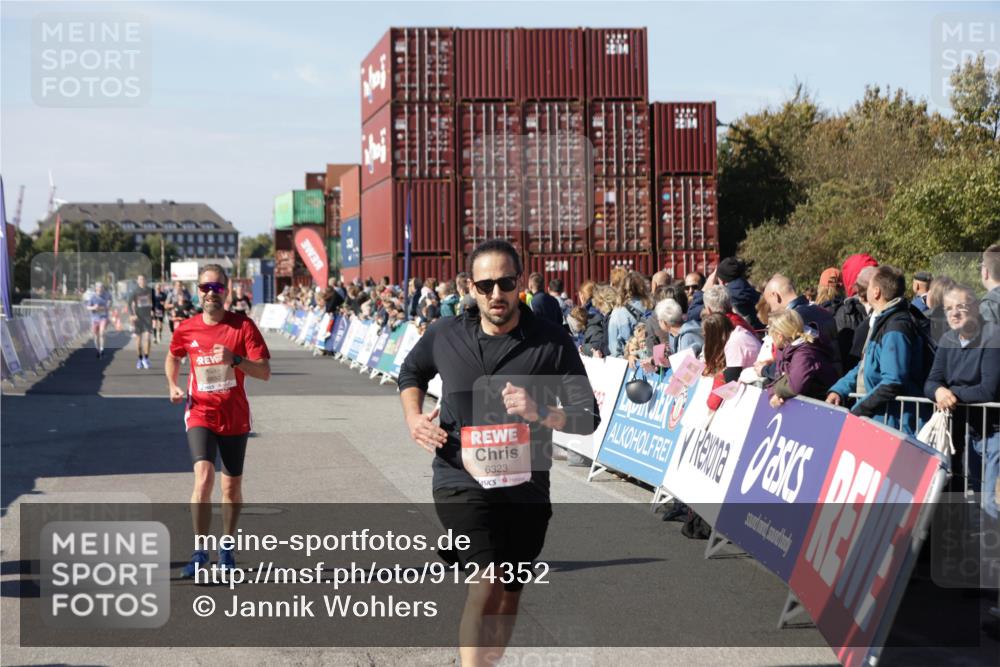 03.10.2025 - Köhlbrandbrückenlauf Jannik Wohlers http://msf.ph/oto/9124352 03.10.2025 13:06:14 Ziel 4504, 4635, 4738, 6222, 6224, 6323, 6356, 6850 meine-sportfotos.de