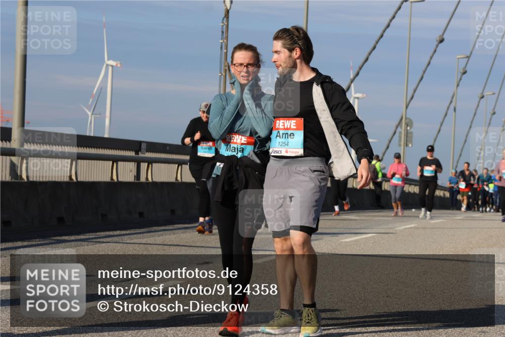 03.10.2025 - Köhlbrandbrückenlauf Strokosch-Dieckow http://msf.ph/oto/9124358 03.10.2025 10:04:46 Position 2 1254 meine-sportfotos.de