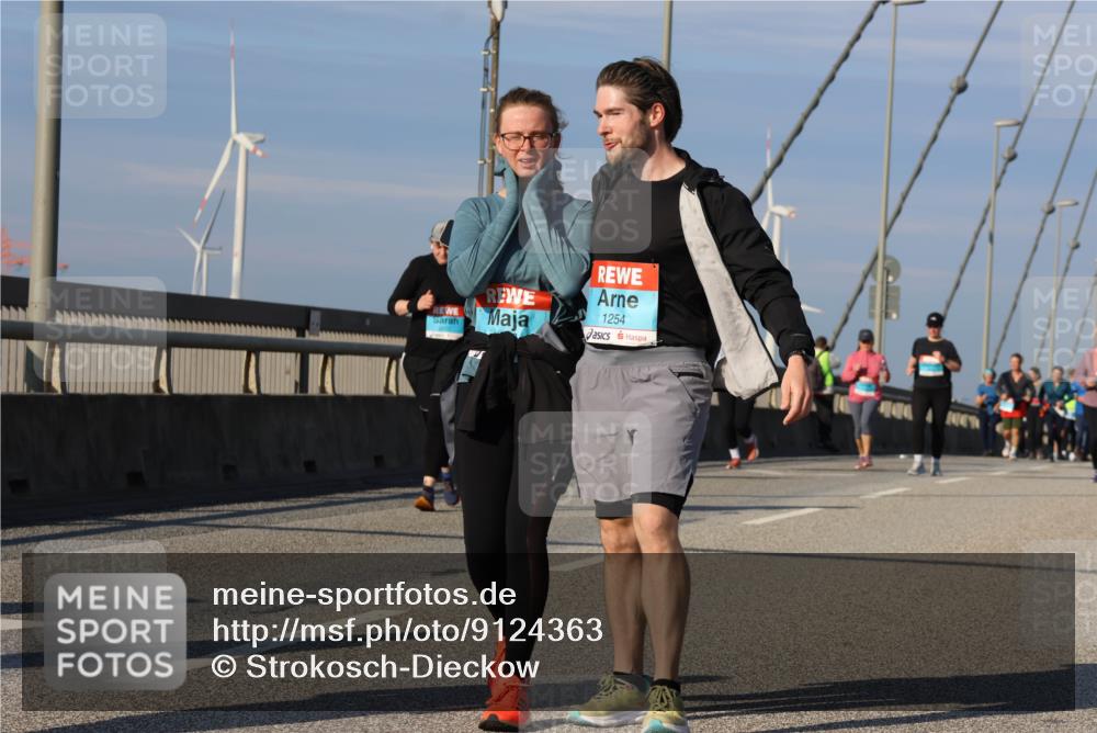 03.10.2025 - Köhlbrandbrückenlauf Strokosch-Dieckow http://msf.ph/oto/9124363 03.10.2025 10:04:46 Position 2 1254, 101 meine-sportfotos.de