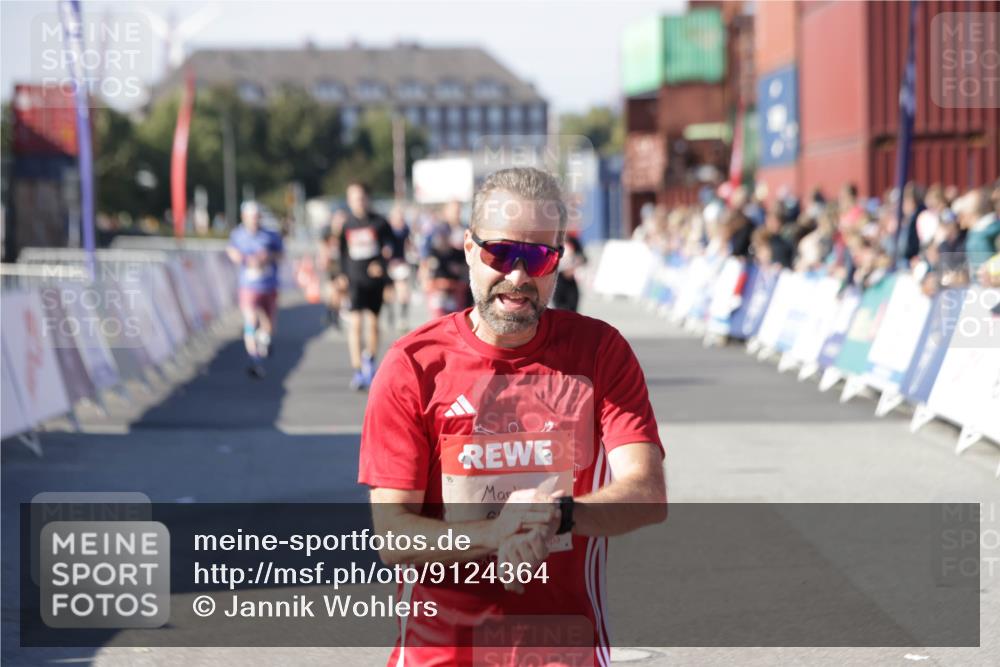 03.10.2025 - Köhlbrandbrückenlauf Jannik Wohlers http://msf.ph/oto/9124364 03.10.2025 13:06:15 Ziel 4504, 4635, 4738, 6222, 6224, 6323, 6356, 6850 meine-sportfotos.de