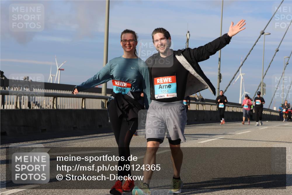 03.10.2025 - Köhlbrandbrückenlauf Strokosch-Dieckow http://msf.ph/oto/9124365 03.10.2025 10:04:47 Position 2 1254 meine-sportfotos.de