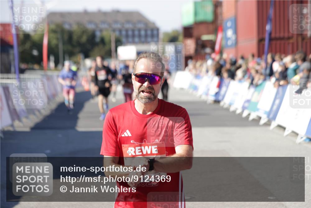 03.10.2025 - Köhlbrandbrückenlauf Jannik Wohlers http://msf.ph/oto/9124369 03.10.2025 13:06:16 Ziel 4504, 4635, 4738, 6222, 6224, 6323, 6356, 6850 meine-sportfotos.de