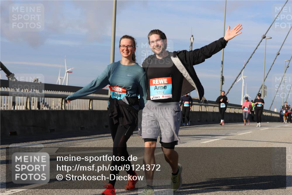 03.10.2025 - Köhlbrandbrückenlauf Strokosch-Dieckow http://msf.ph/oto/9124372 03.10.2025 10:04:47 Position 2 1254 meine-sportfotos.de