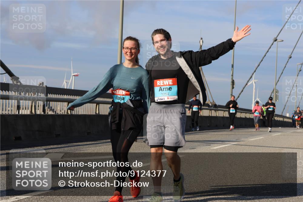 03.10.2025 - Köhlbrandbrückenlauf Strokosch-Dieckow http://msf.ph/oto/9124377 03.10.2025 10:04:48 Position 2 1254 meine-sportfotos.de