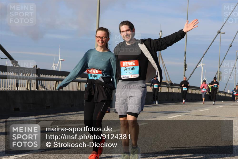 03.10.2025 - Köhlbrandbrückenlauf Strokosch-Dieckow http://msf.ph/oto/9124381 03.10.2025 10:04:48 Position 2 1254 meine-sportfotos.de